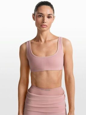 skimsxnike  ribbed seamless micro scoop bra 
Color Himalaya/ecru
